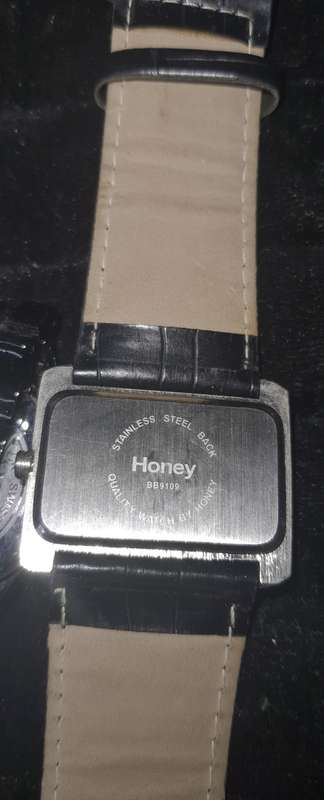 A vintage collection of woman`s watches sold as is not tested
