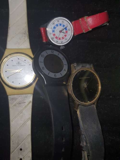 A COLLECTION OF MIXED JOBLOT WATCHES SOLD AS IS NOT TESTED