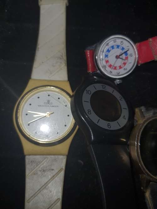 A COLLECTION OF MIXED JOBLOT WATCHES SOLD AS IS NOT TESTED