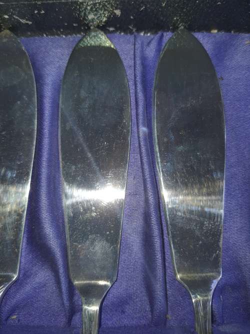 GENUINE ANTIQUE CUTLERY SET EPNS IN ITS ORIGINAL CASE SOLD AS IS