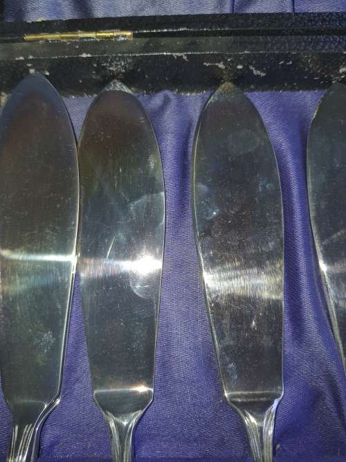 GENUINE ANTIQUE CUTLERY SET EPNS IN ITS ORIGINAL CASE SOLD AS IS