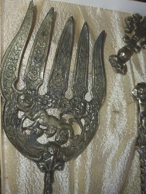 AN ANTIQUE ORNATE SALAD SERVING SET LADEL AND FORK