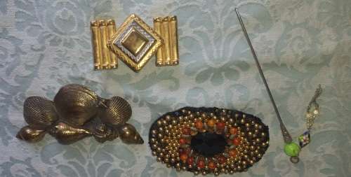 A JOBLOT WOMANS ASSECORIES SOLD AS IS