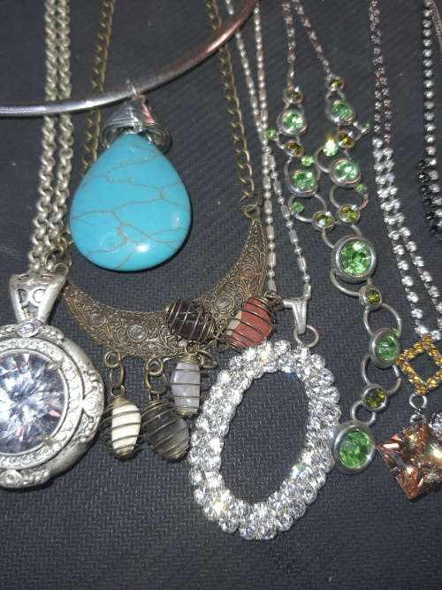 A BULK VINTAGE JOBLOT COSTUME NECKLACES AND PENDANTS SOLD AS IS