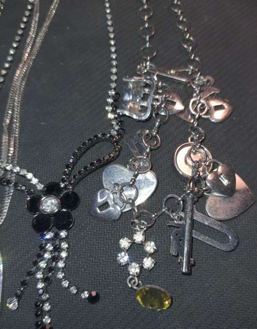 A BULK VINTAGE JOBLOT COSTUME NECKLACES AND PENDANTS SOLD AS IS