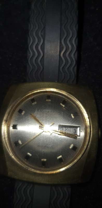A VINTAGE HIGHLY COLLECTABLE NIVADA AUTOMATIC GOLD WATCH SWISS MADE