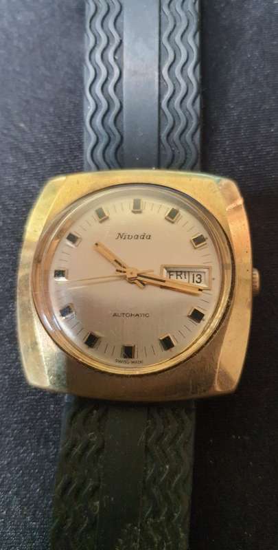 A VINTAGE HIGHLY COLLECTABLE NIVADA AUTOMATIC GOLD WATCH SWISS MADE