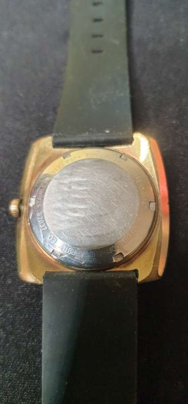 A VINTAGE HIGHLY COLLECTABLE NIVADA AUTOMATIC GOLD WATCH SWISS MADE