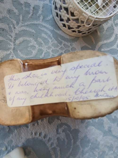 A JOBLOT VINTAGE FIGURINES AND ORNATE ORNAMENTS SOLD AS IS
