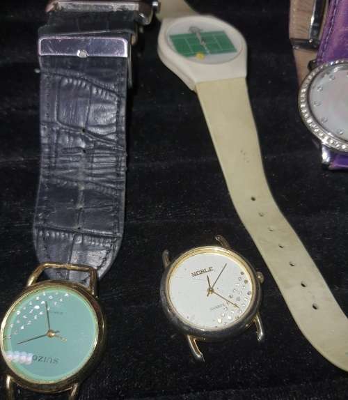A BULK JOBLOT VINTAGE WOMANS DRESS WATCHES SOLD AS IS NOT TESTED