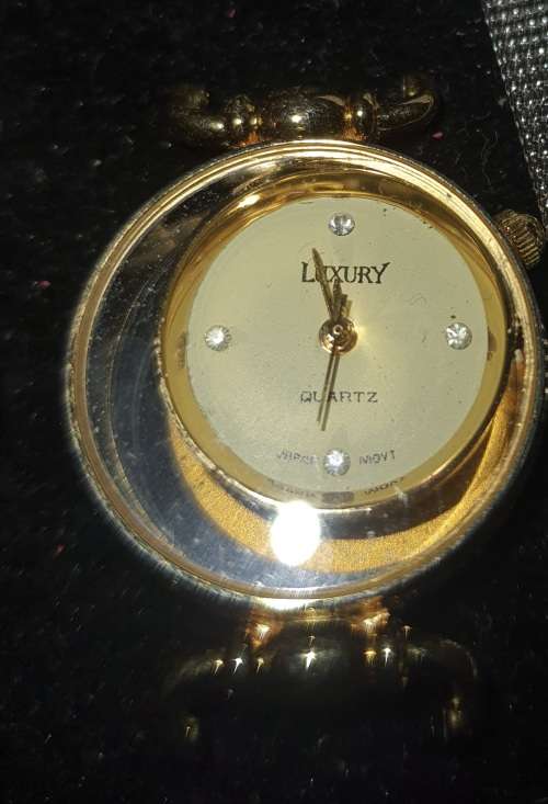 A BULK JOBLOT VINTAGE WOMANS DRESS WATCHES SOLD AS IS NOT TESTED