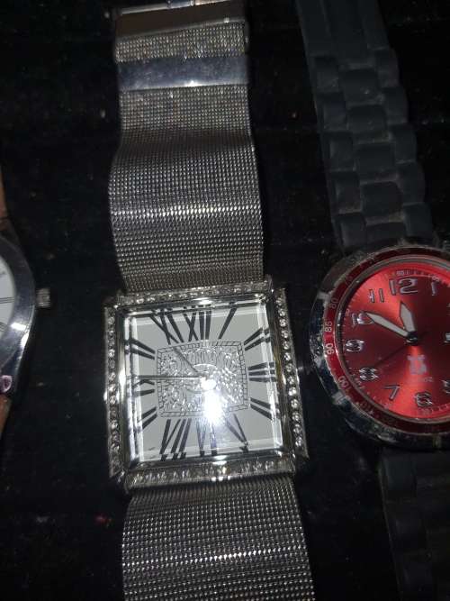 A BULK JOBLOT VINTAGE WOMANS DRESS WATCHES SOLD AS IS NOT TESTED