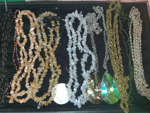 A JOBLOT VINTAGE COSTUME NECKLACES SOLD AS IS