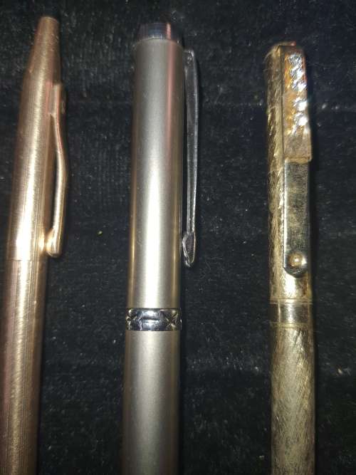 A COLLECTION OF GOLD PLATED PENS AND PENCILS FOR THE COLLECTORS SOLD AS IS