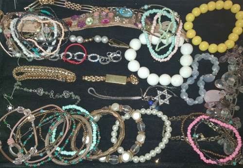 A RARE BULK COLLECTION OF QUALITY COSTUME BANGES AND BRACELETS SOLD AS IS