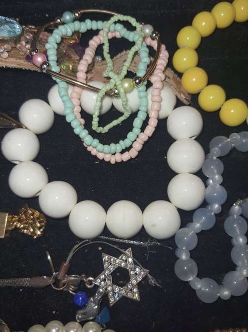 A RARE BULK COLLECTION OF QUALITY COSTUME BANGES AND BRACELETS SOLD AS IS
