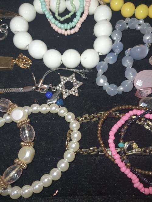 A RARE BULK COLLECTION OF QUALITY COSTUME BANGES AND BRACELETS SOLD AS IS