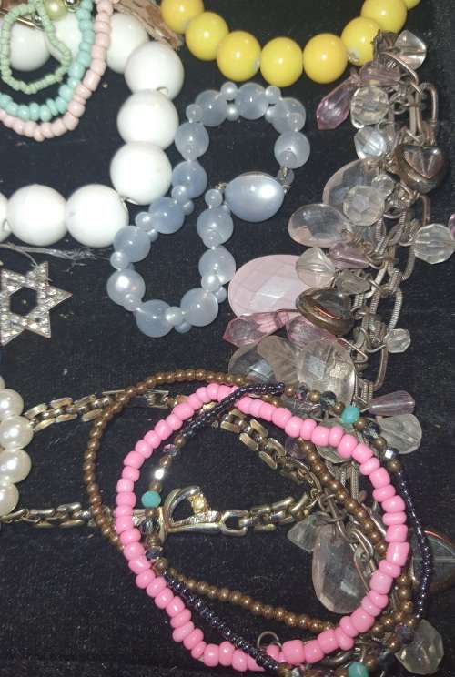 A RARE BULK COLLECTION OF QUALITY COSTUME BANGES AND BRACELETS SOLD AS IS