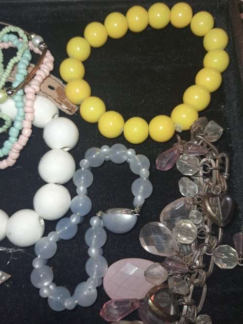 A RARE BULK COLLECTION OF QUALITY COSTUME BANGES AND BRACELETS SOLD AS IS