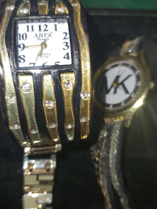A JOBLOT FANCY WOMANS DRESS WATCHES SOLD AS IS NOT TESTED