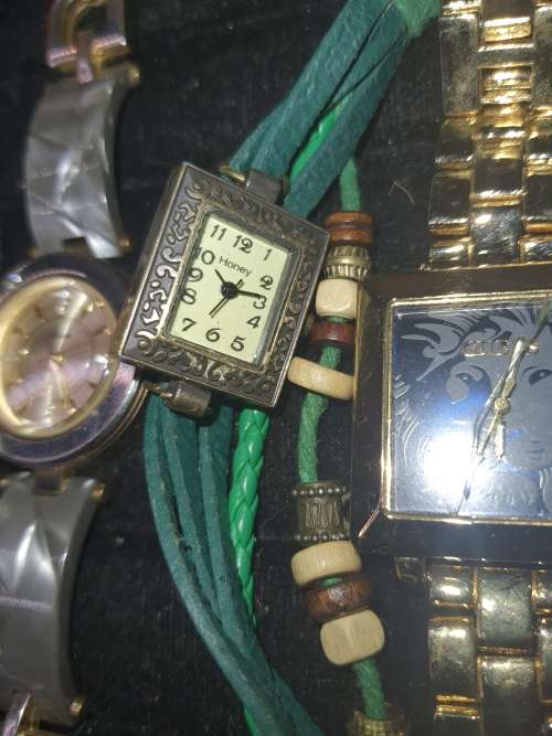 A JOBLOT FANCY WOMANS DRESS WATCHES SOLD AS IS NOT TESTED