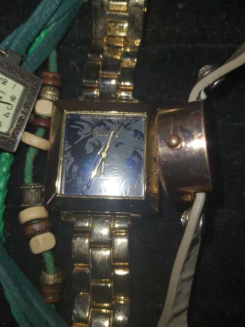 A JOBLOT FANCY WOMANS DRESS WATCHES SOLD AS IS NOT TESTED