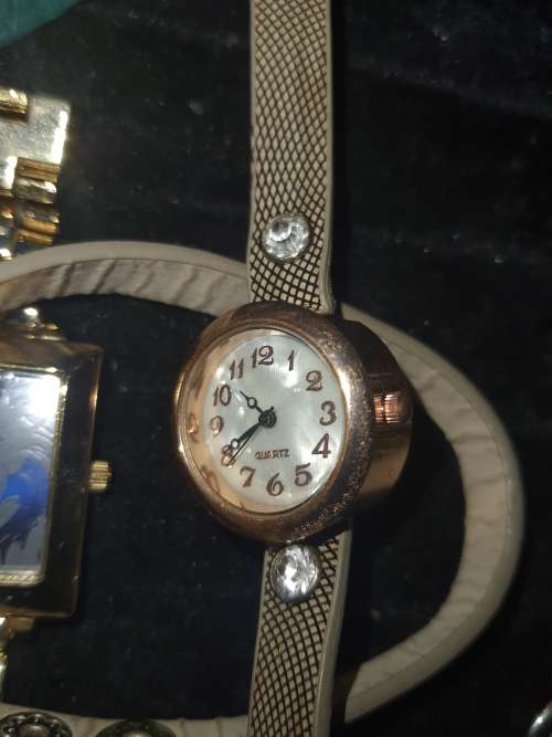 A JOBLOT FANCY WOMANS DRESS WATCHES SOLD AS IS NOT TESTED