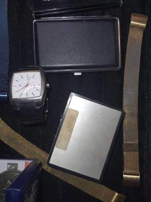 A mixed vintage joblot woman`s accessories sold as is