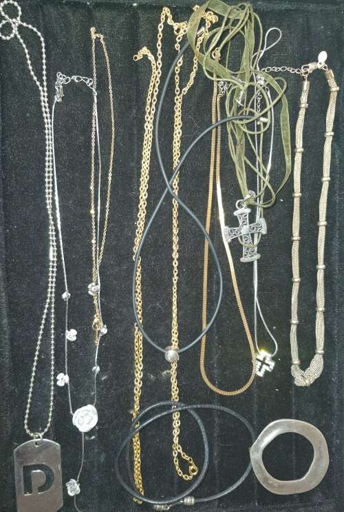 A COLLECTION OF VINTAGE GOLDPLATED AND SILVERPLATED NECKLACES AND PENDANTS