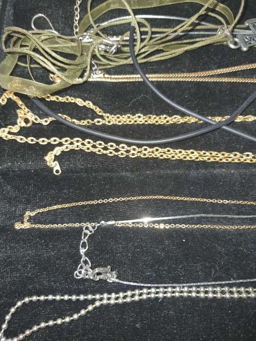 A COLLECTION OF VINTAGE GOLDPLATED AND SILVERPLATED NECKLACES AND PENDANTS
