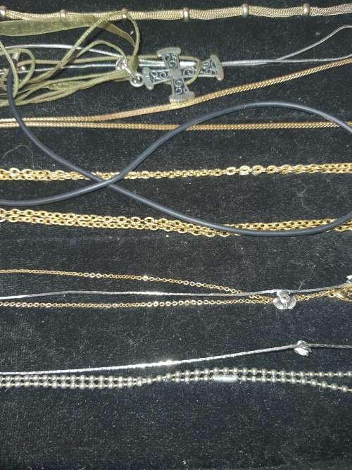 A COLLECTION OF VINTAGE GOLDPLATED AND SILVERPLATED NECKLACES AND PENDANTS