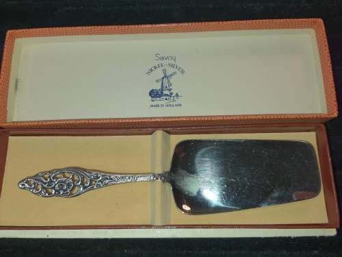 A RARE SILVER NICKLE PLATED CAKE CUTTER MADE IN HOLLAND SOLD AS IS