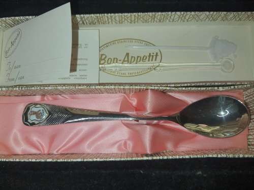 AN ANTIQUE GIFT  SPOON BONAPATITE SOLD AS IS