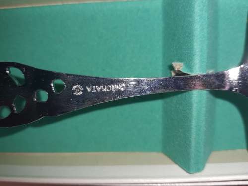AN ANTIQUE CHROMATA CAKE CUTTER MADE IN HOLLAND SOLD AS IS