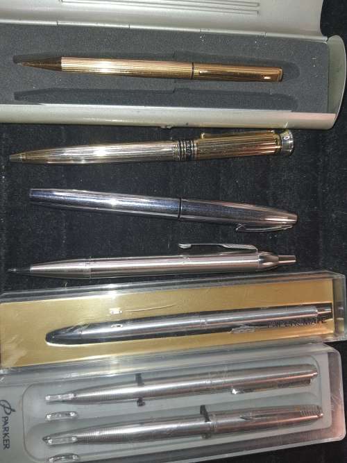 A COLLECTION OF VINTAGE BALLPENS SOLD AS IS