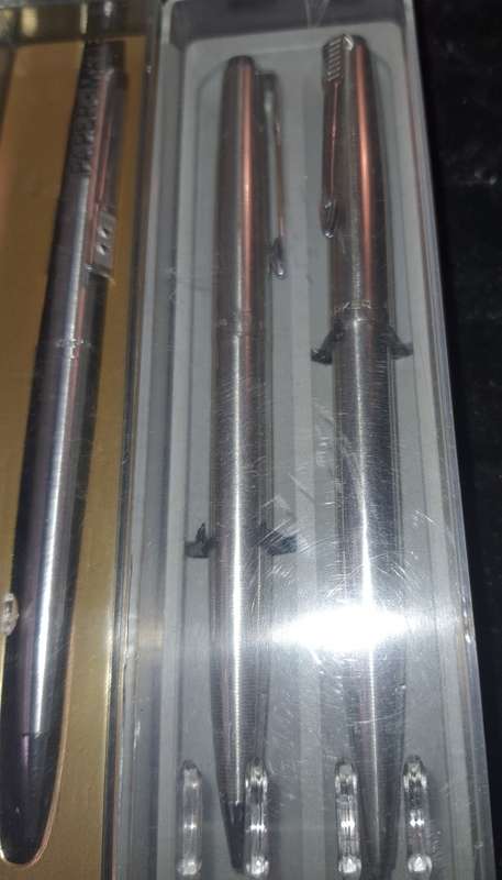 A COLLECTION OF VINTAGE BALLPENS SOLD AS IS