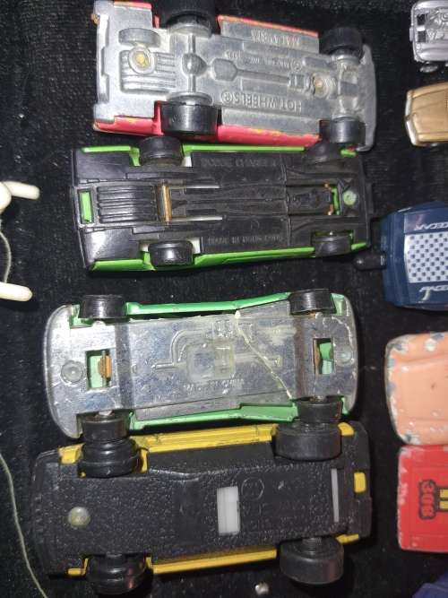 A COLLECTION OF VINTAGE TOYS SOLD AS IS