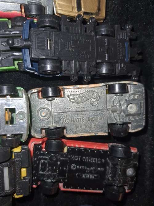 A COLLECTION OF VINTAGE TOYS SOLD AS IS