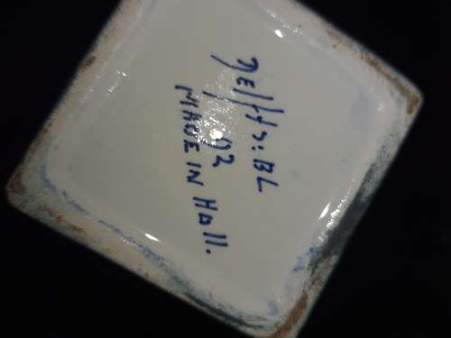 A MINITURE PORCELLAN VASE MADE IN HOLLAND
