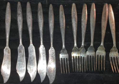 VINTAGE CUTLERY MADE IN SHEFFIELD ENGLAND SOLD AS IS