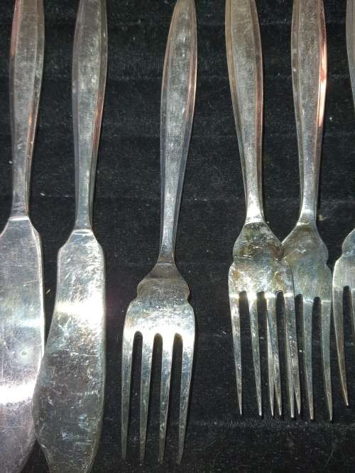 VINTAGE CUTLERY MADE IN SHEFFIELD ENGLAND SOLD AS IS