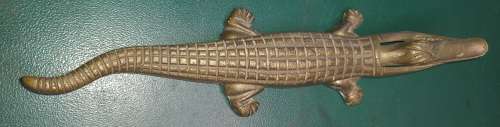AN ANTIQUE BRASS CROCODILE NUT CRACKER 38CMS IN LENGTH