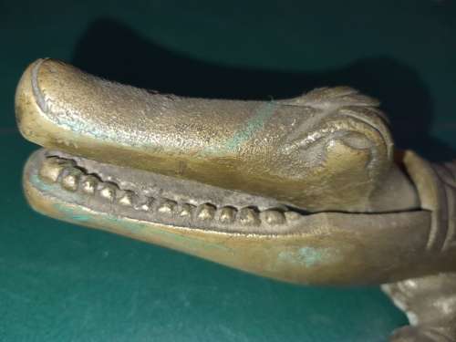 AN ANTIQUE BRASS CROCODILE NUT CRACKER 38CMS IN LENGTH