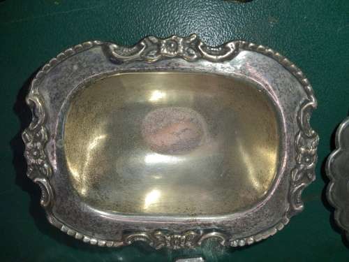 A VINTAGE MIXED JOBLOT KITCHENALIA SOLD AS IS