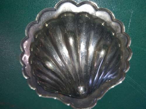 A VINTAGE MIXED JOBLOT KITCHENALIA SOLD AS IS