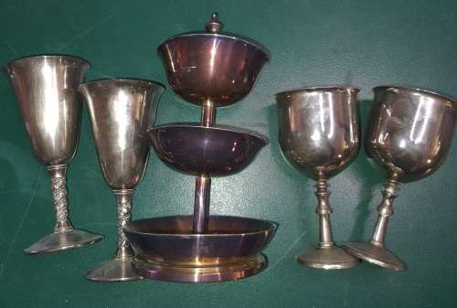 A JOBLOT VINTAGE EP ON COPPER AND EP ON BRASS WINE INGOTS AND EP SERVING TOWER SOLD AS IS