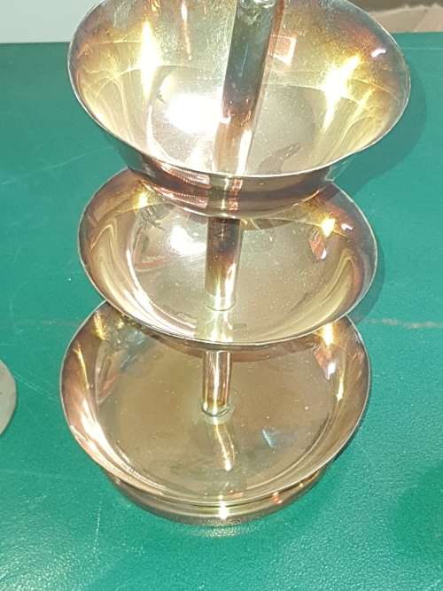 A JOBLOT VINTAGE EP ON COPPER AND EP ON BRASS WINE INGOTS AND EP SERVING TOWER SOLD AS IS