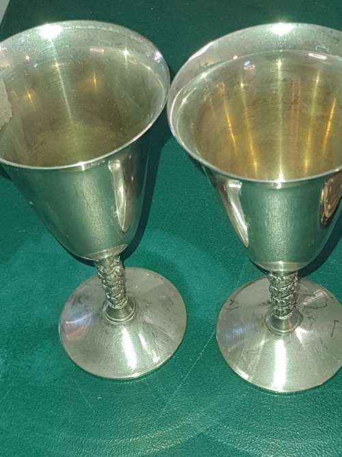 A JOBLOT VINTAGE EP ON COPPER AND EP ON BRASS WINE INGOTS AND EP SERVING TOWER SOLD AS IS