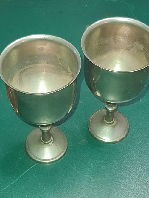 A JOBLOT VINTAGE EP ON COPPER AND EP ON BRASS WINE INGOTS AND EP SERVING TOWER SOLD AS IS