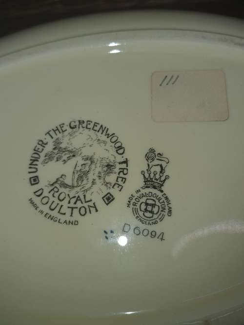 A COLLECTORS UNDER THE GREENWOOD TREE ROYAL DOULTON PLATE IN GOOD CONDITION SOLD AS IS